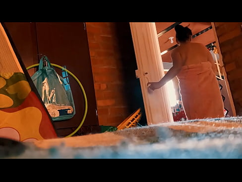 ❤️ Myn omke folget my yn 'e dûs, hy neukt my wylst ik dûs. ❌ Fucking video by porno fy.pornovore.ru