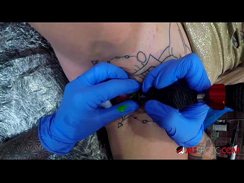 ❤️ Ekstreem tattooed hottie Sully Savage krige in tattoo op har klitoris ❌ Fucking video by porno fy.pornovore.ru